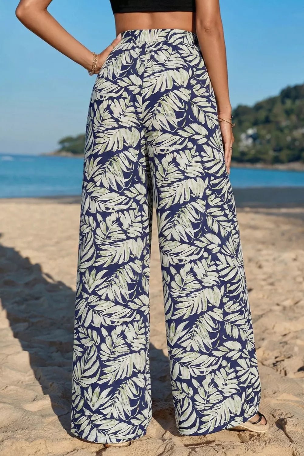 Women's high-waist leaf print wide-leg pants made of comfy cotton blend, featuring a casual, relaxed fit and stylish design.