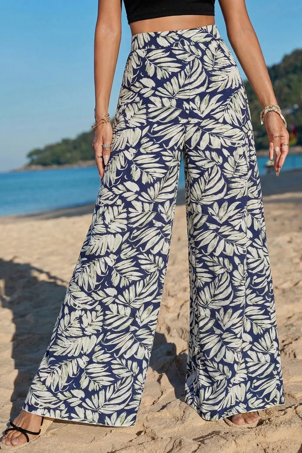 Women's high-waist leaf print wide-leg pants made of soft cotton blend, casual and comfortable for everyday wear.
