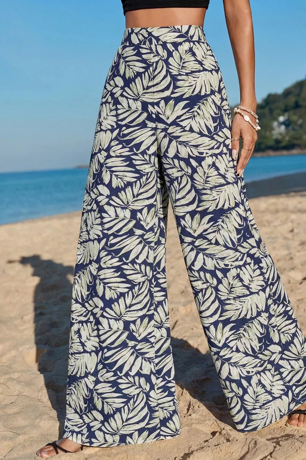 Women's high-waist leaf print wide-leg pants made of soft cotton blend, featuring a relaxed fit and casual style.