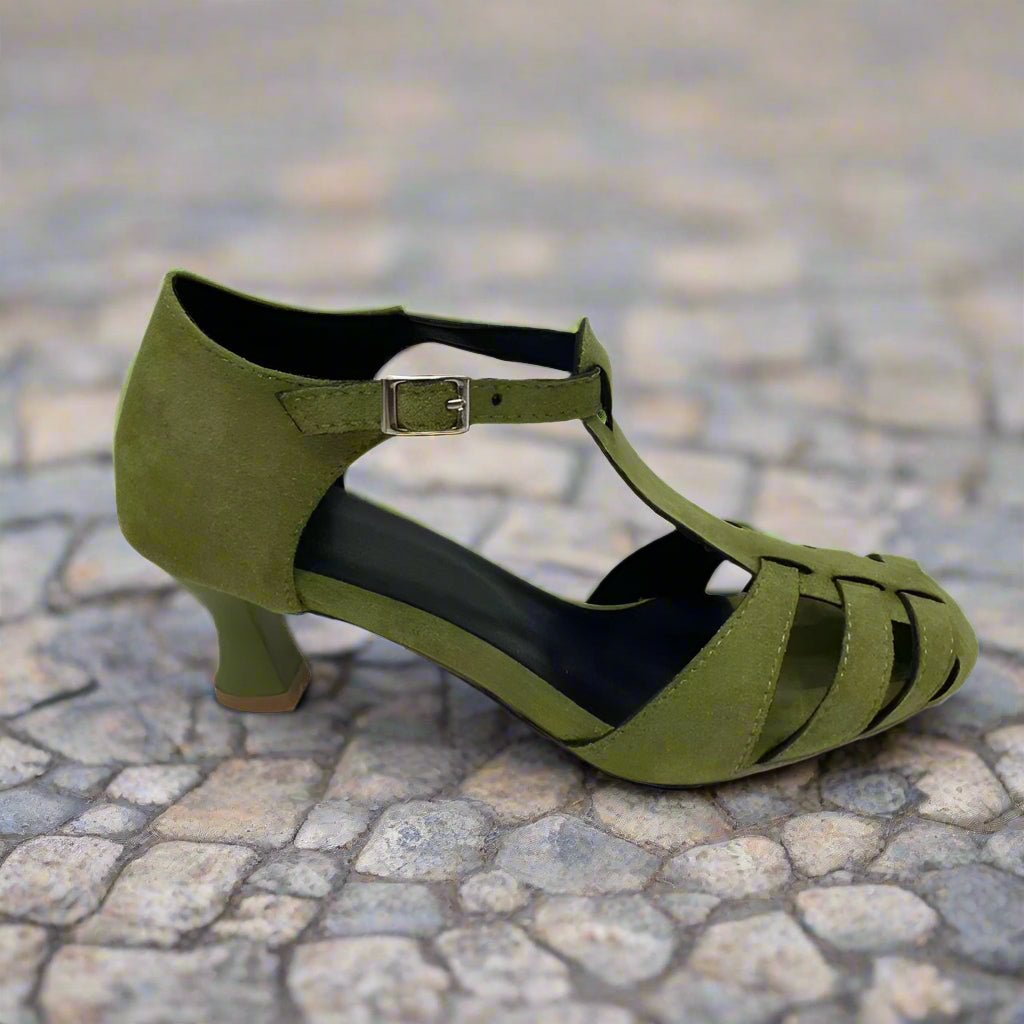 Plus size women's suede round toe casual flats by Plush Fashion Hub, breathable and comfortable for everyday wear.